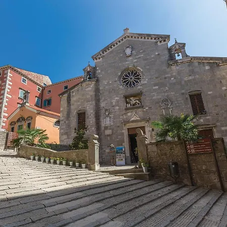 Awesome In Labin With Kitchen Rasa
